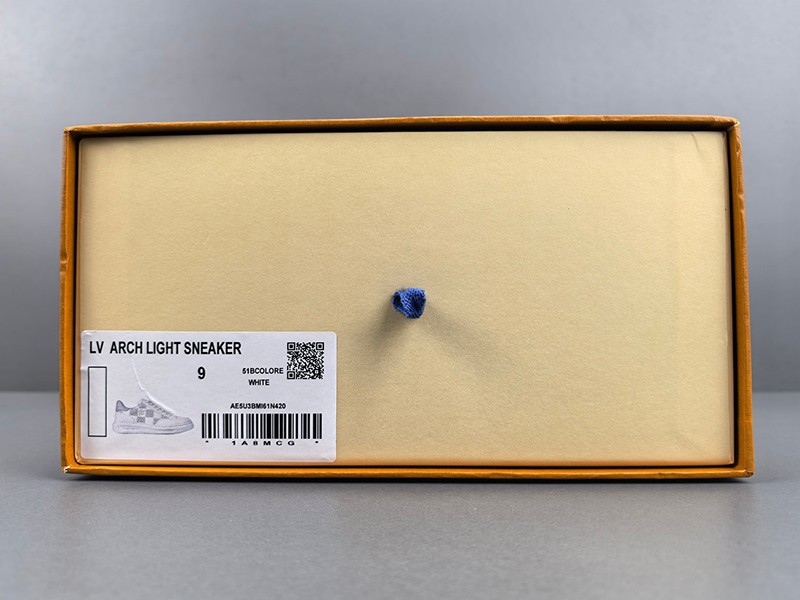 LV Trainer Sneaker 073