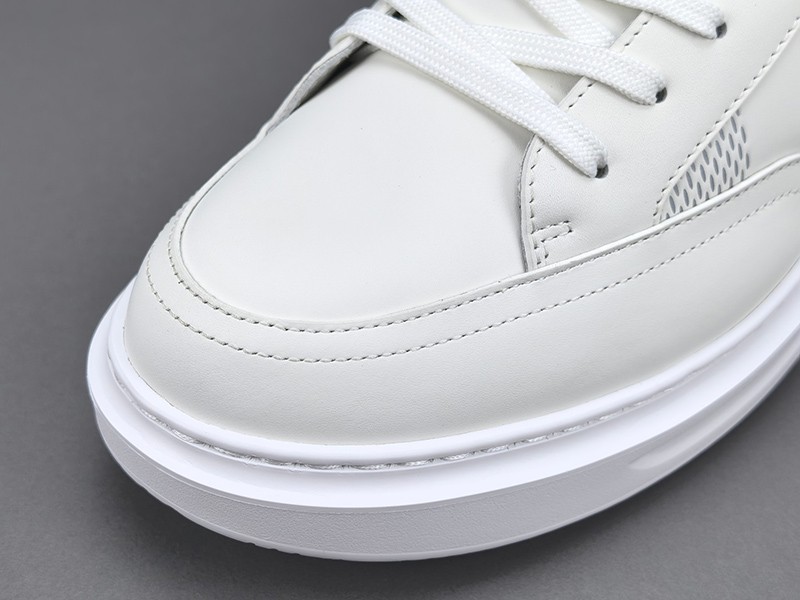 LV Trainer Sneaker 073