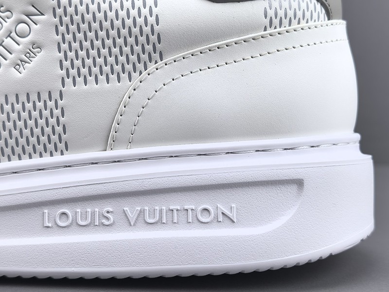 LV Trainer Sneaker 073