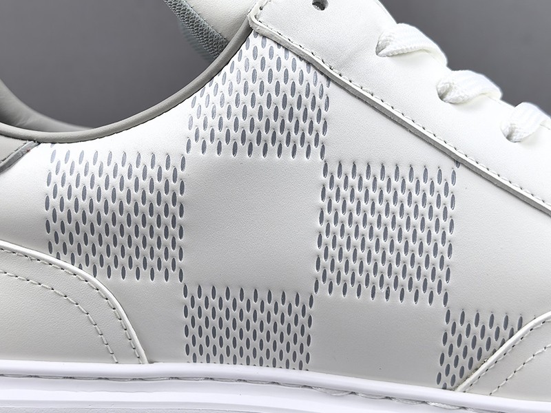 LV Trainer Sneaker 073