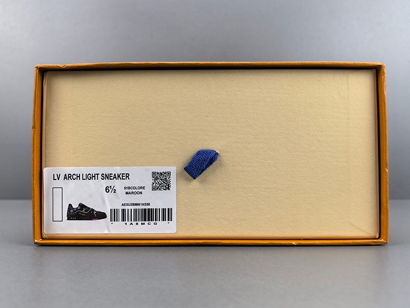 LV Trainer Sneaker 074