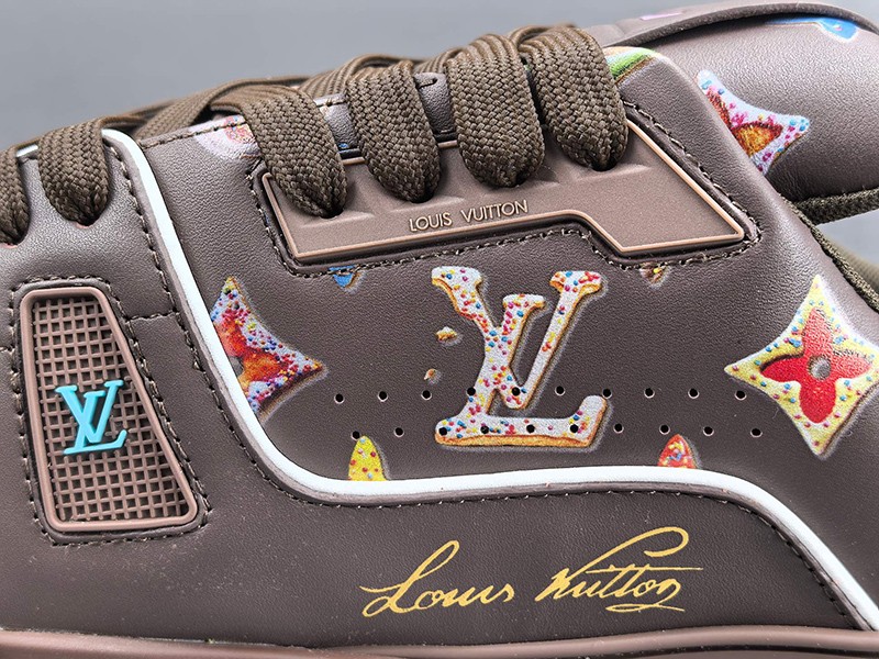 LV Trainer Sneaker 074