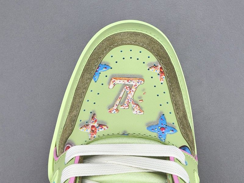 LV Trainer Sneaker 075