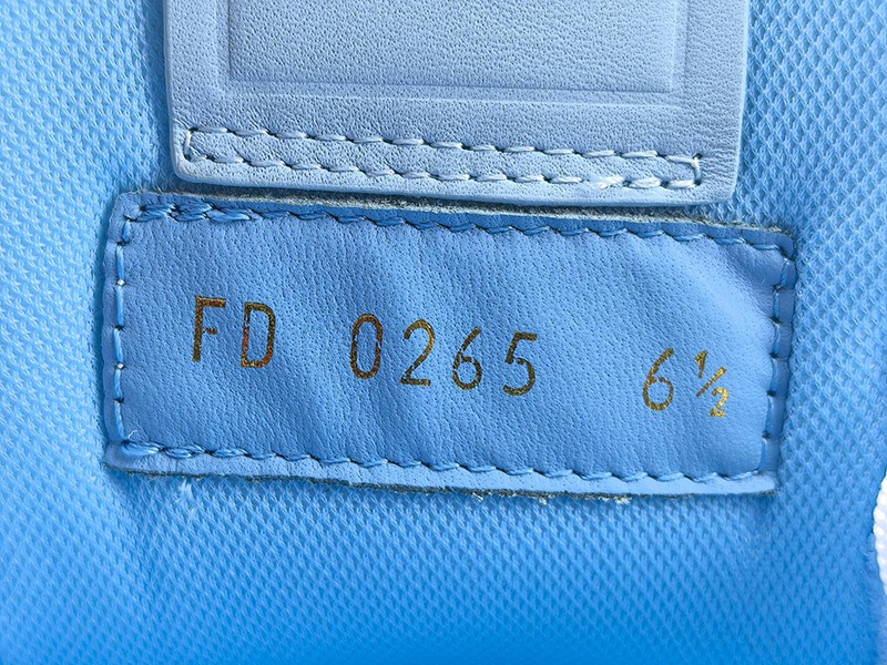 LV Trainer Sneaker 076