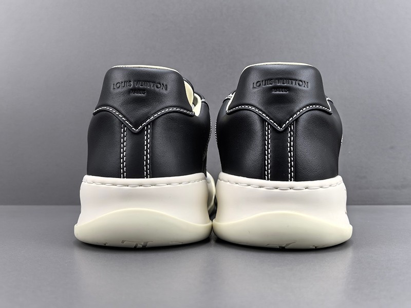 LV Trainer Sneaker 077
