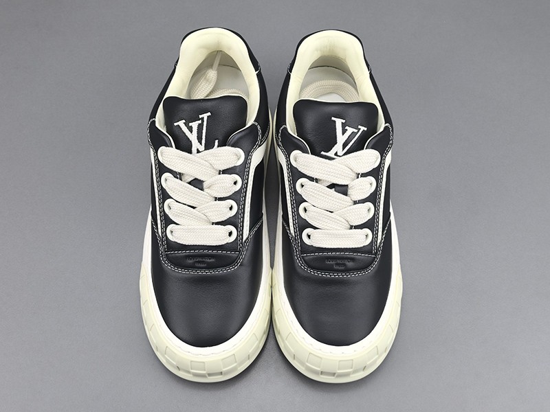 LV Trainer Sneaker 077