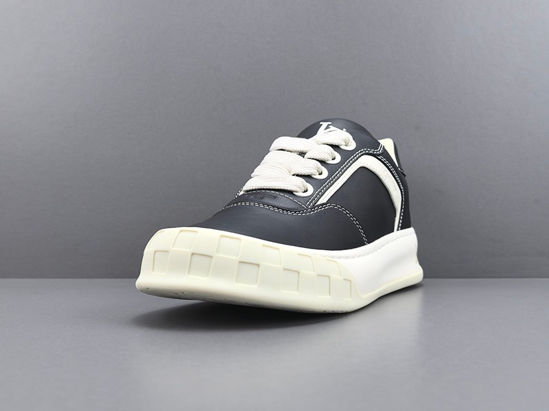 LV Trainer Sneaker 077