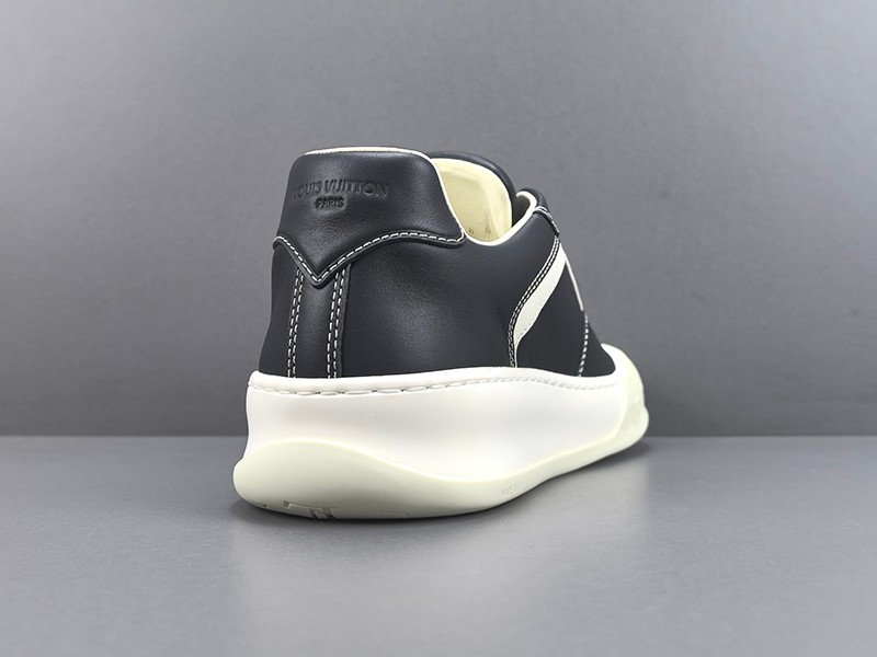 LV Trainer Sneaker 077