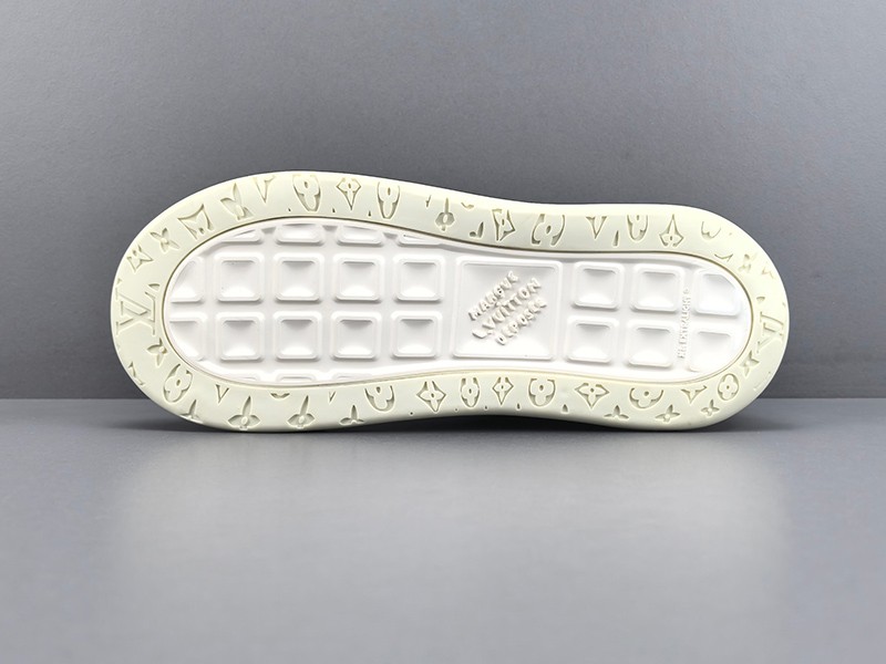 LV Trainer Sneaker 077