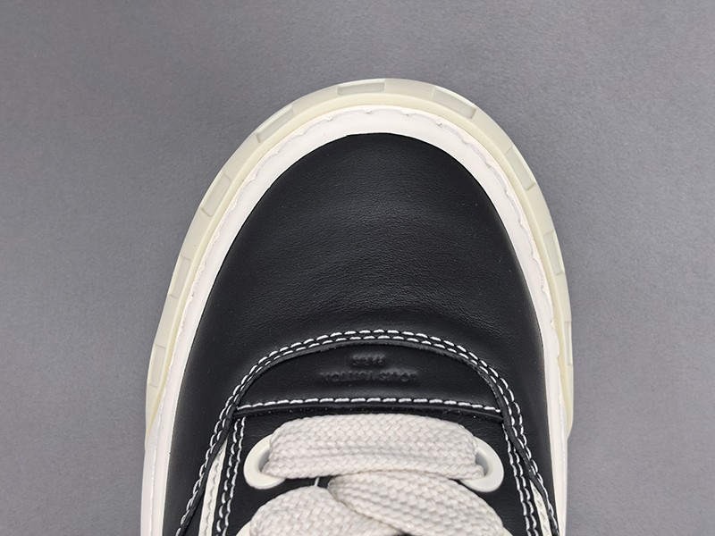 LV Trainer Sneaker 077