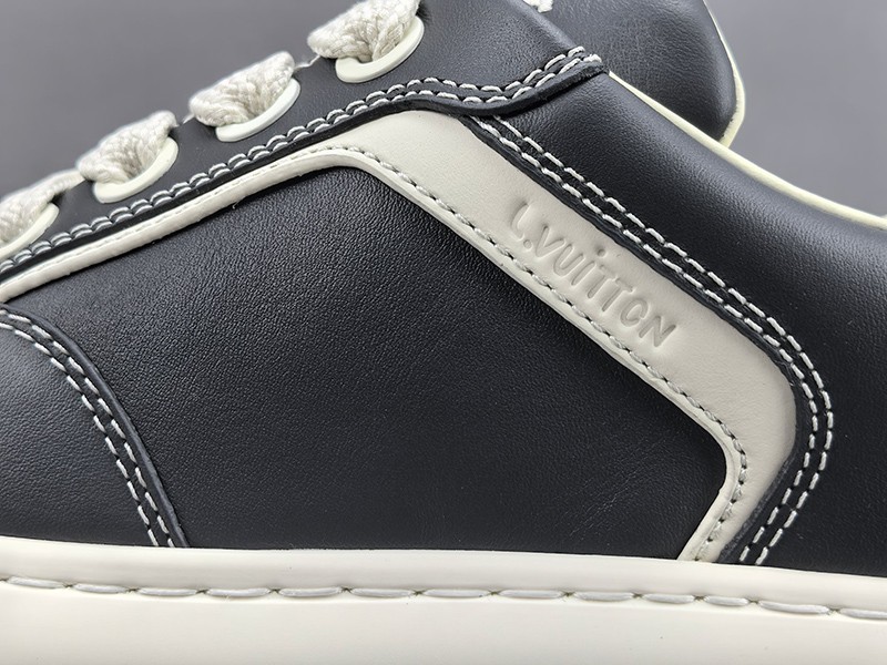 LV Trainer Sneaker 077