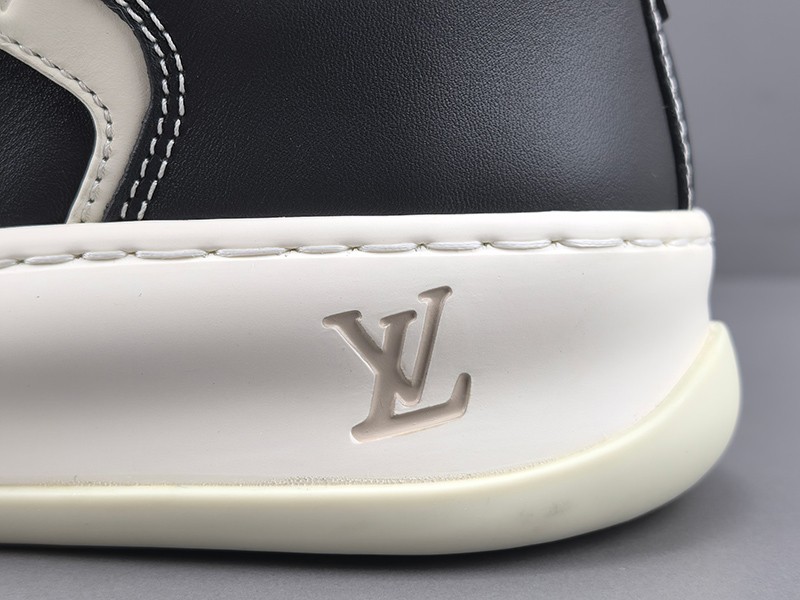 LV Trainer Sneaker 077