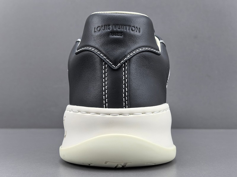 LV Trainer Sneaker 077