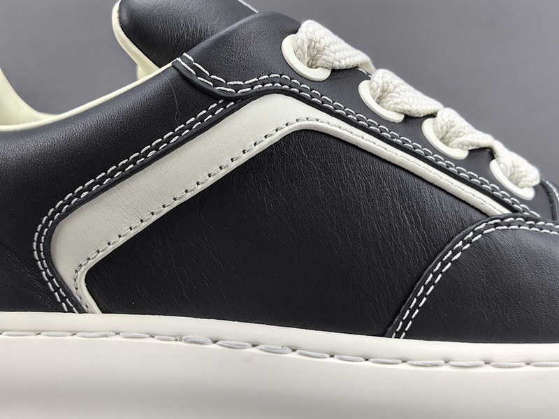 LV Trainer Sneaker 077