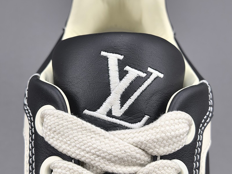 LV Trainer Sneaker 077