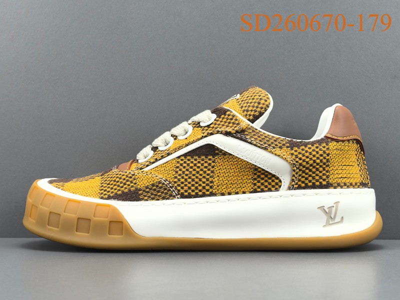 LV Trainer Sneaker 071