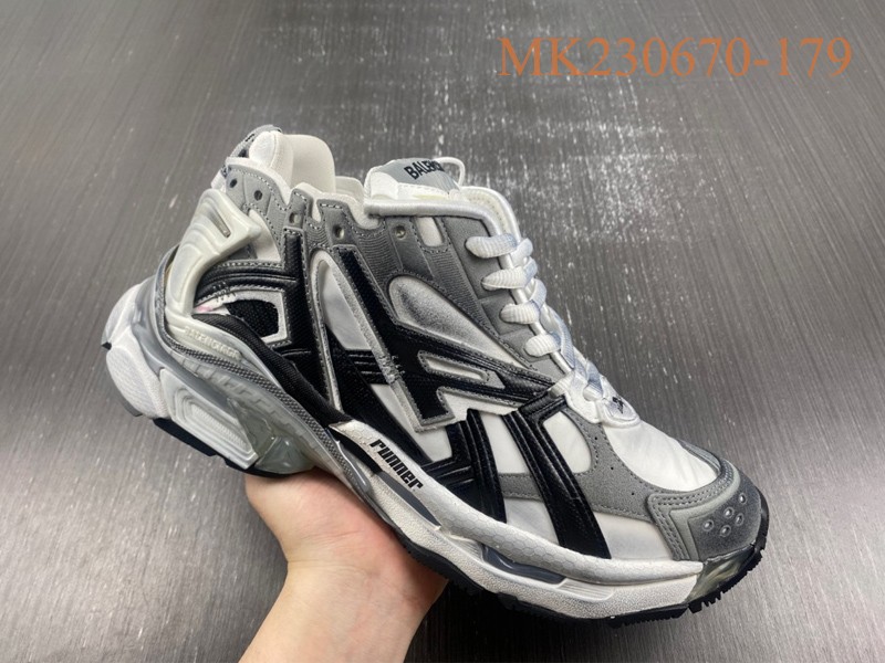 Balenciaga 7.0 Sneaker 020