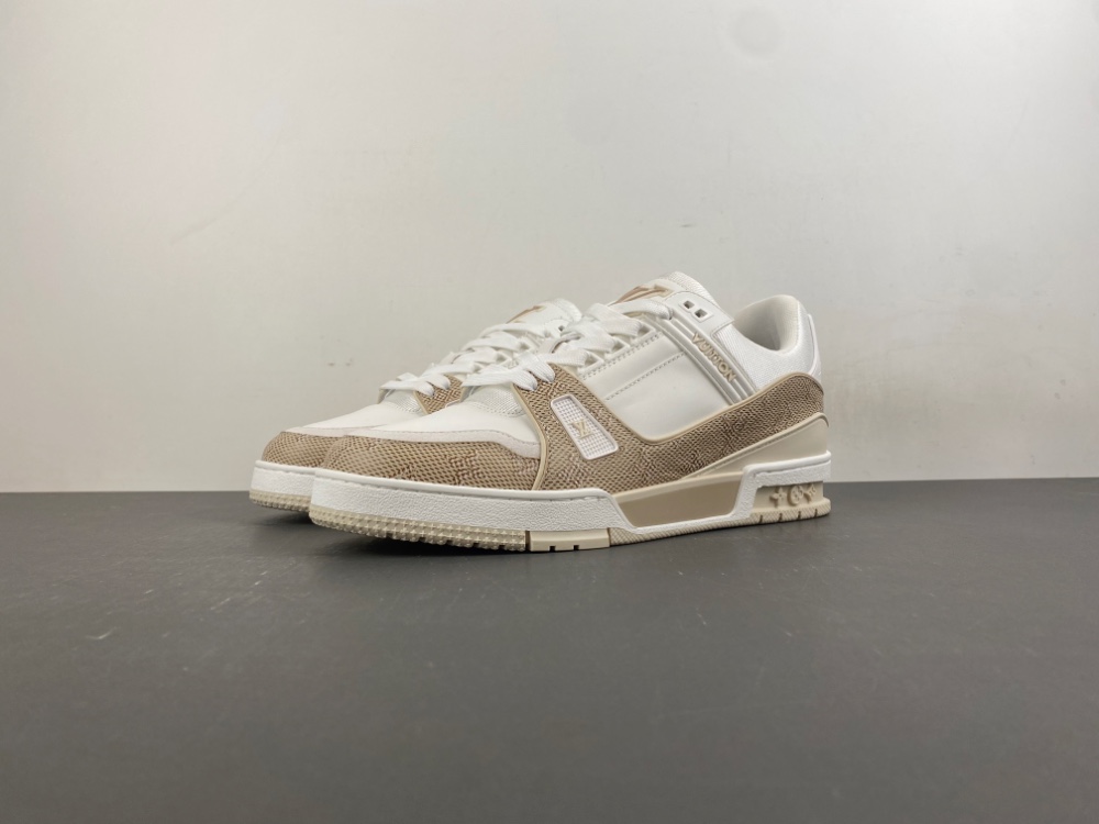 LV Trainer Sneaker X2 081