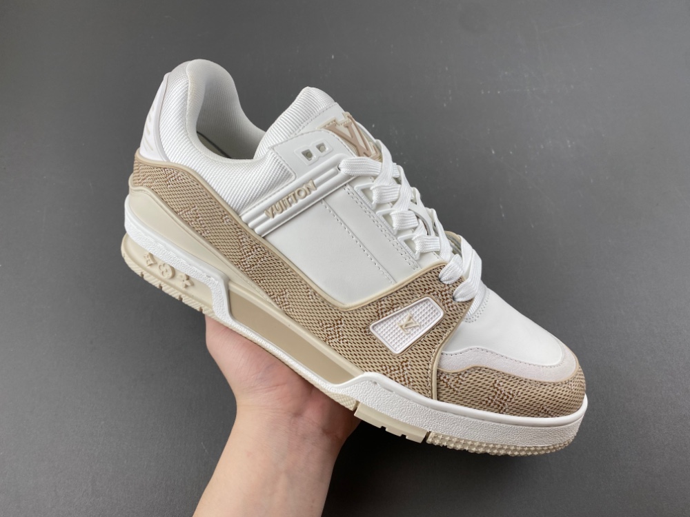 LV Trainer Sneaker X2 081