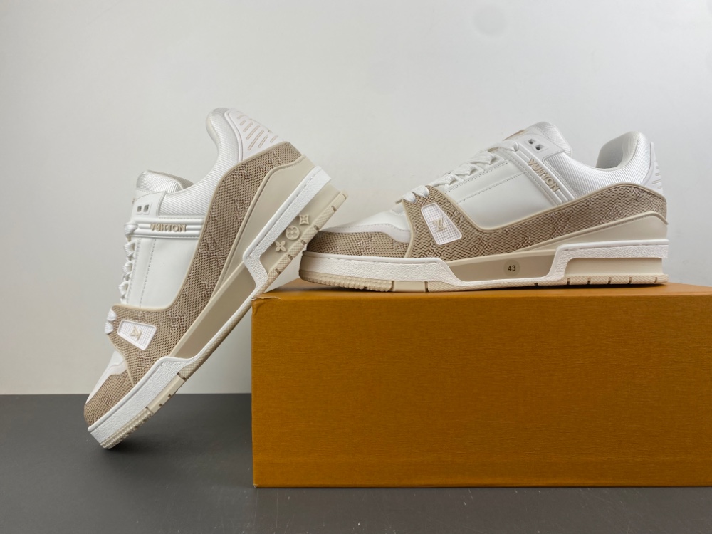 LV Trainer Sneaker X2 081