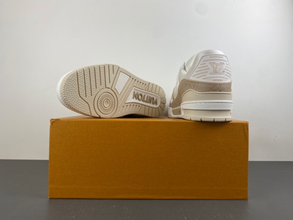 LV Trainer Sneaker X2 081