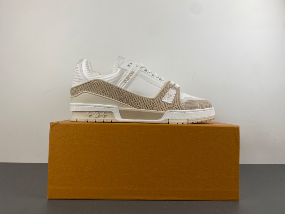 LV Trainer Sneaker X2 081