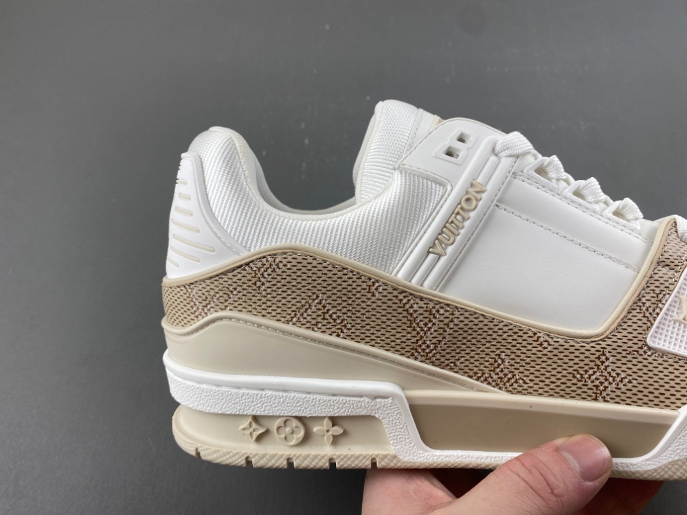 LV Trainer Sneaker X2 081