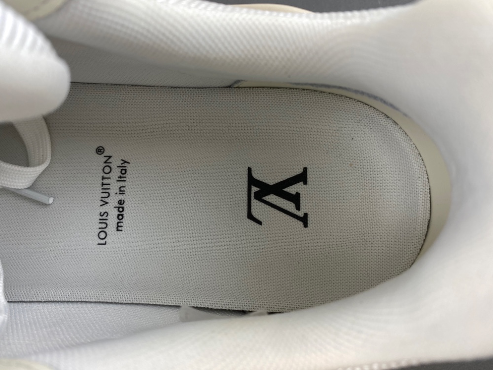 LV Trainer Sneaker X2 081
