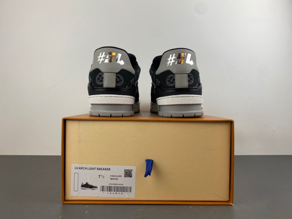 LV Trainer Sneaker X2 080