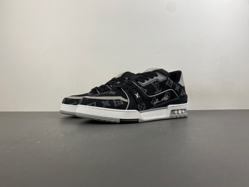LV Trainer Sneaker X2 080