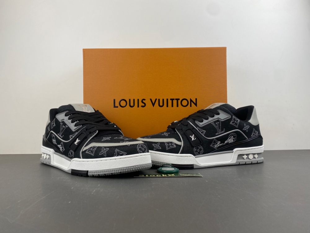 LV Trainer Sneaker X2 080