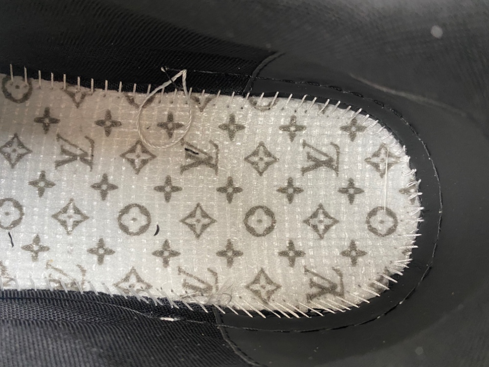 LV Trainer Sneaker X2 080