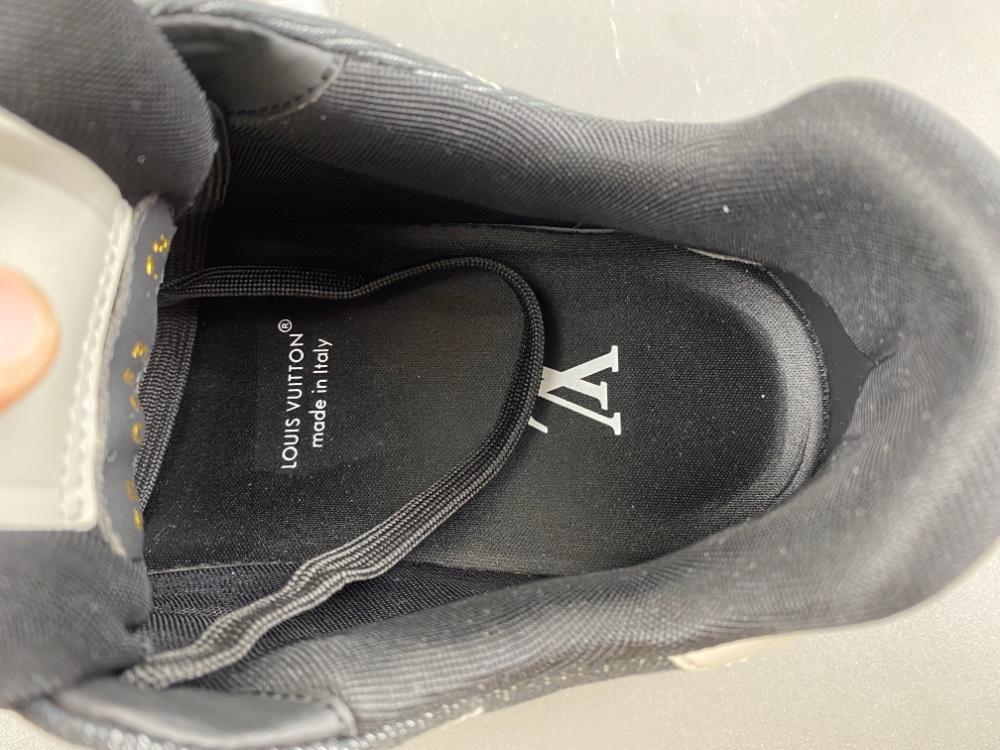 LV Trainer Sneaker X2 080