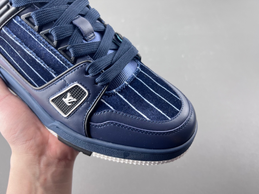 LV Trainer Sneaker X2 082