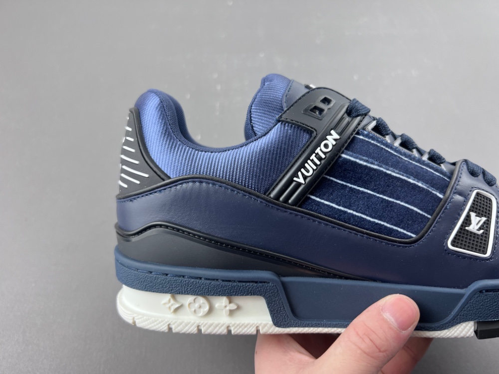 LV Trainer Sneaker X2 082