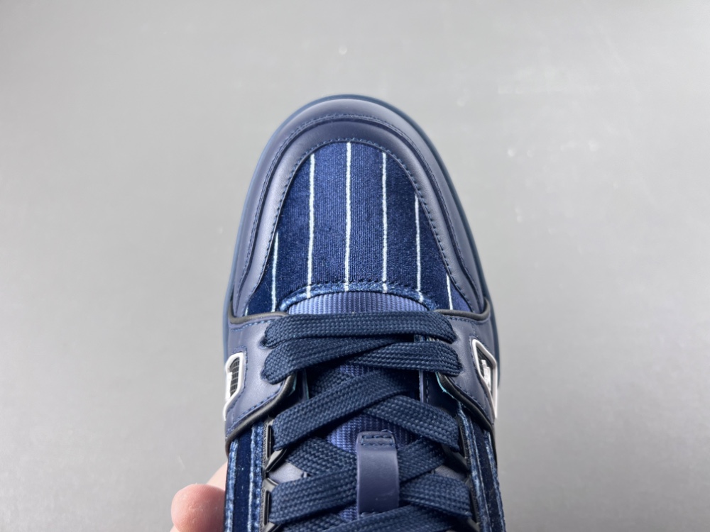 LV Trainer Sneaker X2 082