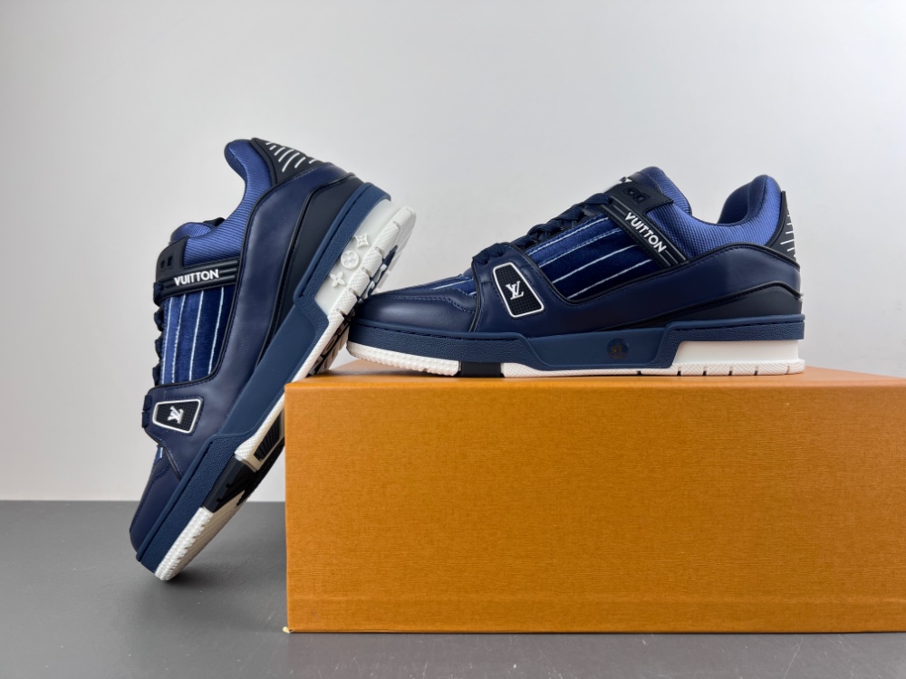 LV Trainer Sneaker X2 082