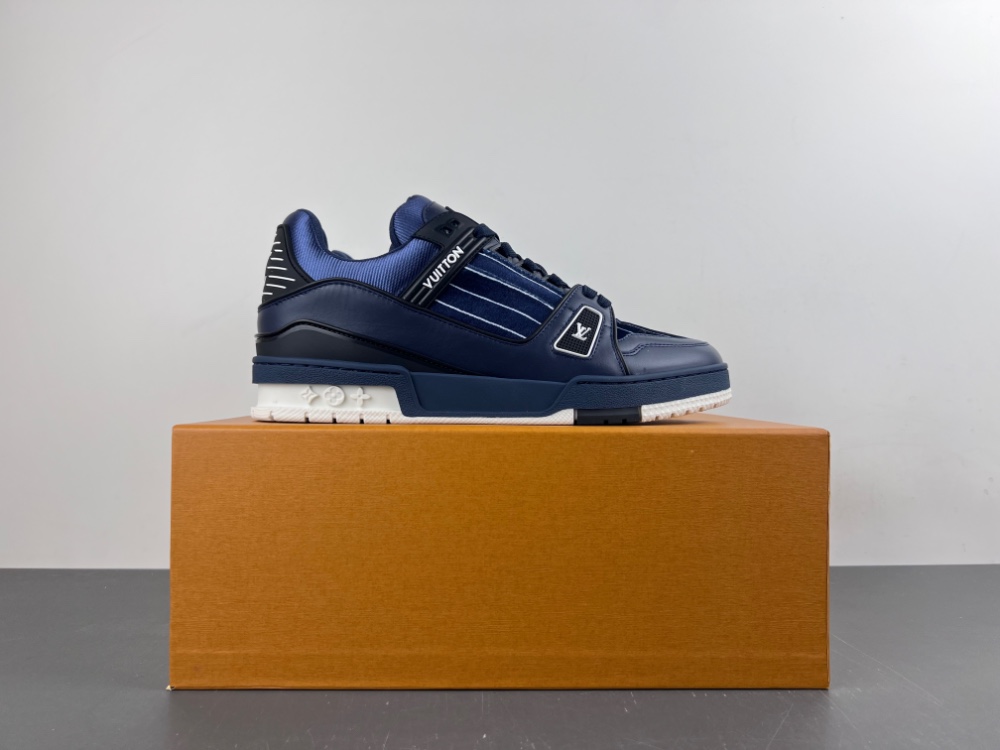LV Trainer Sneaker X2 082