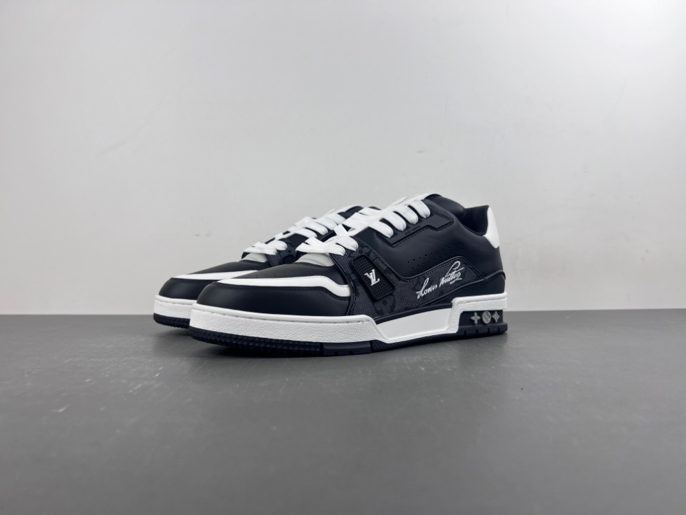 LV Trainer Sneaker X2 083