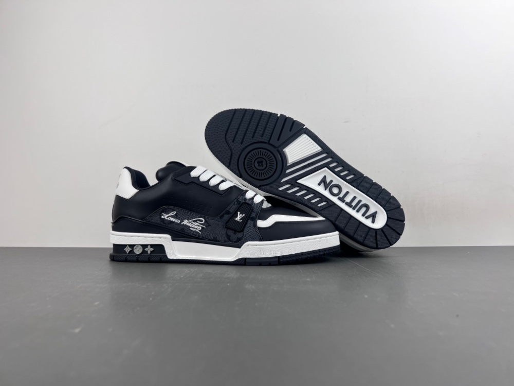 LV Trainer Sneaker X2 083