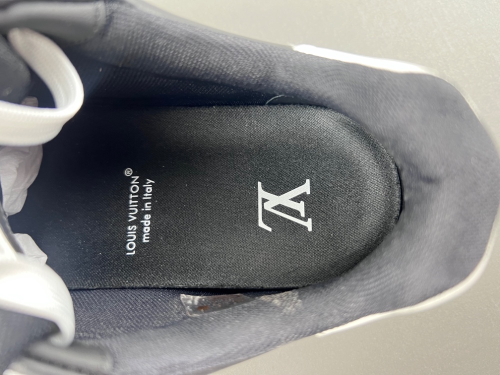 LV Trainer Sneaker X2 083