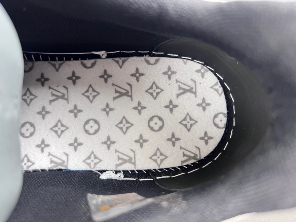 LV Trainer Sneaker X2 083