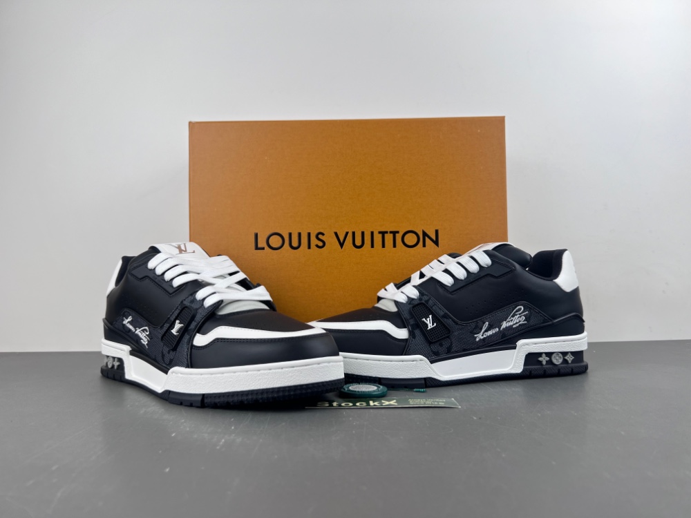LV Trainer Sneaker X2 083