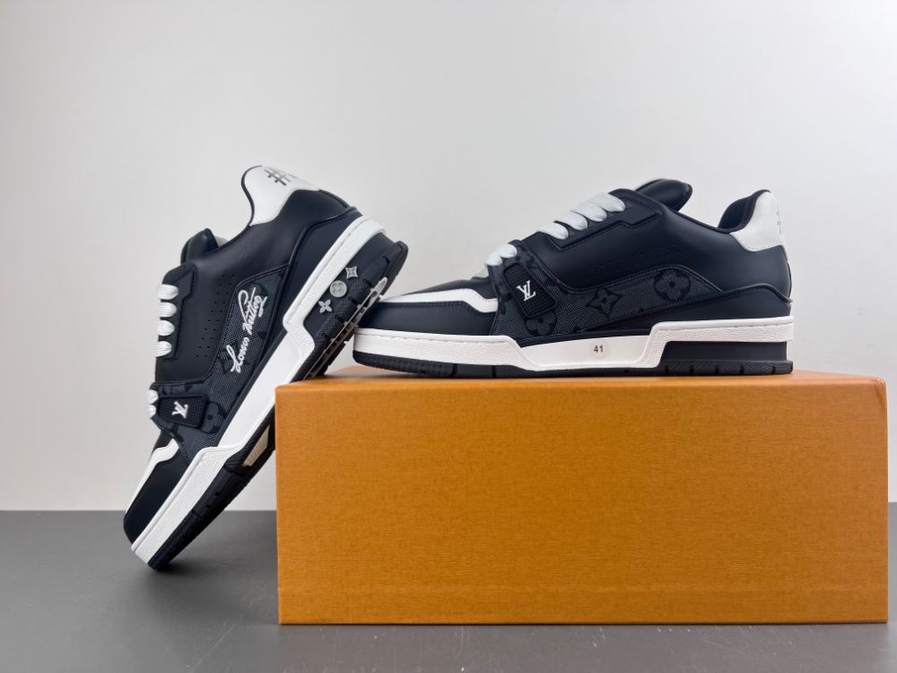 LV Trainer Sneaker X2 083