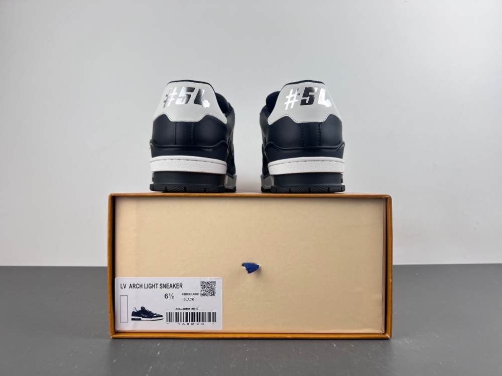 LV Trainer Sneaker X2 083