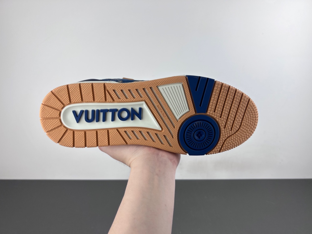 LV Trainer Sneaker X2 084