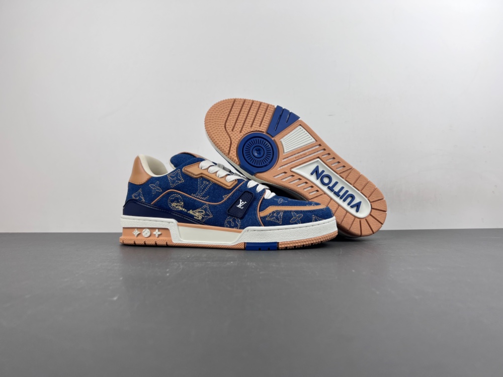 LV Trainer Sneaker X2 084
