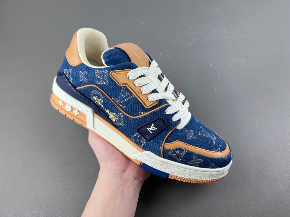 LV Trainer Sneaker X2 084