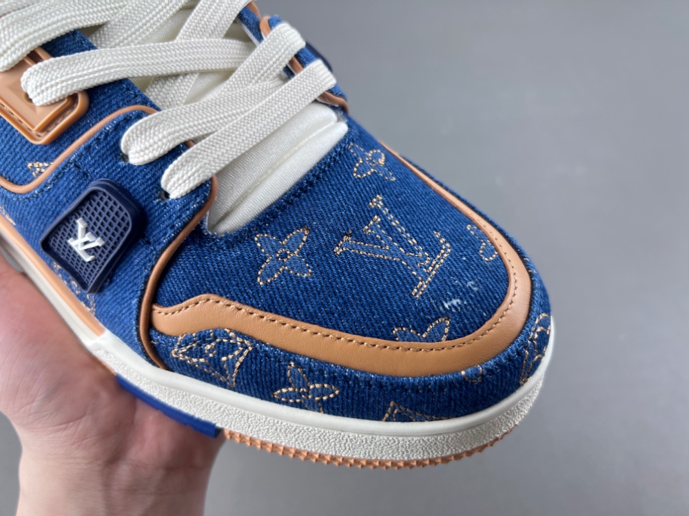 LV Trainer Sneaker X2 084