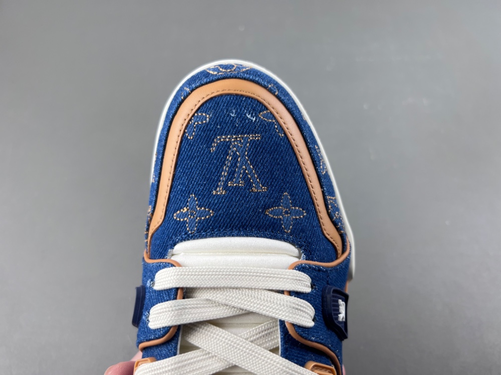 LV Trainer Sneaker X2 084